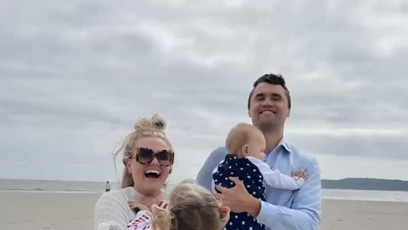 FOTO: Aktivista Charlie Kirk byl zastřelen.