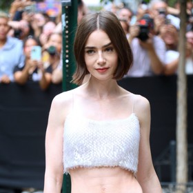 Lily Collins je podle mnohých až moc hubená.