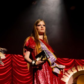 Nejstarší dcera Elona Muska Vivian Jenna Wilson ovládla módní přehlídku návrháře Alexise Bittara na newyorském týdnu módy a sní o tom, že se jednou bude modelingem živit.