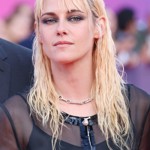 Šedé líčení očí si ale mohou dovolit i světlejší typy jako třeba herečka Kristen Stewart...