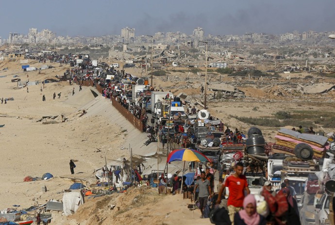 Tisíce Palestinců prchají na jih Pásma. 