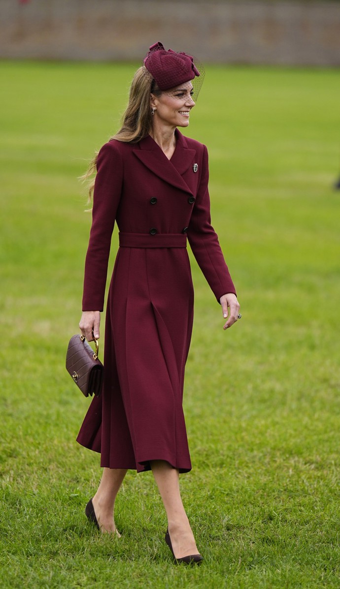Kate Middleton přivítala ve středu na hradě Windsor amerického prezidenta Donalda Trumpa v jednobarevném vínovém outfitu.