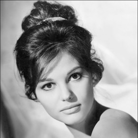 Jako teenagerka se stala nejkrásnější Italkou žijící v Tunisku, a tím začala její filmová kariéra.