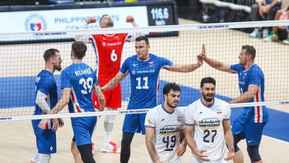 FOTO: Čeští volejbalisté během zápasu s Íránem.