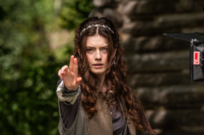 Sára Korbelová v roli alchymistky Lory.