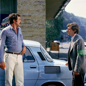 Seriál Ve znamení Merkura tvořily samostatné příběhy o celnících a jejich životech.