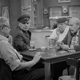 snímek ze seriálu Ve znamení Merkura