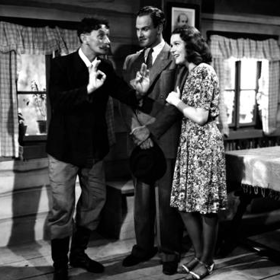 Ryba na suchu: Majitel půjčovny lodiček a převozník v jednom jménem Ryba (Vlasta Burian, vlevo) již zachránil nejednoho plavce či sebevraha. Poklidný život mu ale brzy nabourá inženýr Pánek (Vítězslav Vejražka, uprostřed), který je pověřen regulací řeky.