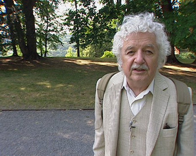 Ladislav Smoljak byl původní profesí učitel. Snímek je z pořadu Toulky s Ladislavem Smoljakem.