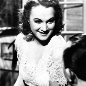 Záběr z filmu Přítelkyně pana ministra, ve kterém si Oldřich Nový také zahrál. Adina Mandlová (na foto) v něm ztvárnila obyčejnou písařku, jež se náhodou sveze výtahem s ministrem obchodu, kterého představoval přítel Oldřicha Nového, Jaroslav Marvan.