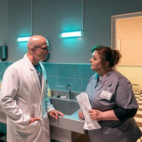 Navíc stále hraje. Objevila se například ve slovenském krimi Ultimátum, které lze přehrát i na iVysílání.