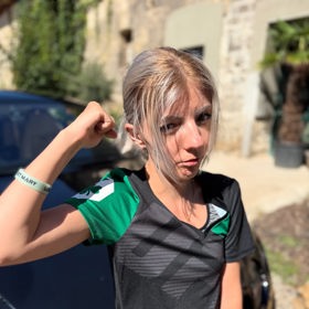 Kontroverzní influencerka Adéla Pulcová v dresu.