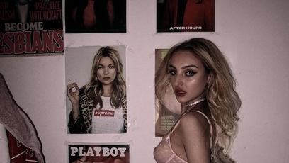 FOTO: Sofie Höppnerová v růžovém prádle.