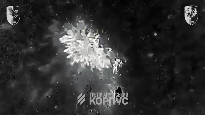 Ruští vojáci používají na bojišti nekonvenční maskovací techniky. 