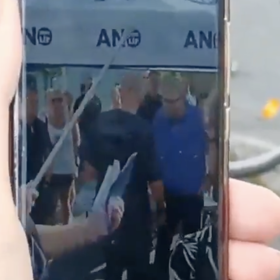 Andrej Babiš dostal holí.