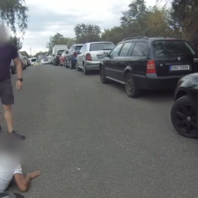 Policie dopadla tři slovensky hovořící muže, kteří měli zneužít hendikepovanou ženu v Praze.