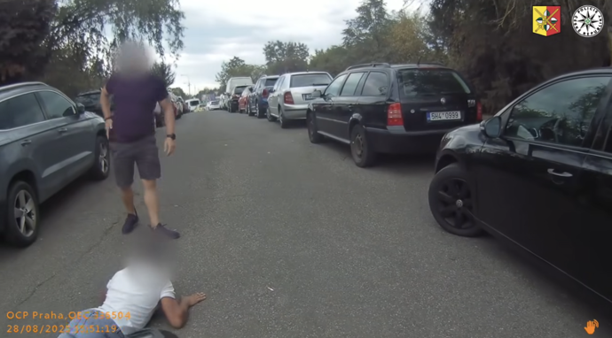 Policie dopadla tři slovensky hovořící muže, kteří měli zneužít hendikepovanou ženu v Praze.
