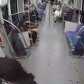 Po celém vlaku byla krev. 