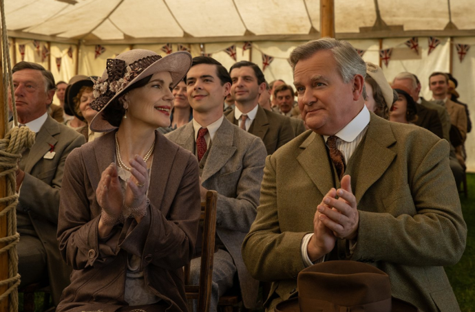 Elizabeth McGovern a Hugh Bonneville ve snímku Panství Downton: Velké finále.