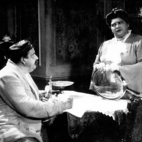 Theodor Pištěk a Antonie Nedošinská ve filmu Otec Kondelík a ženich Vejvara.