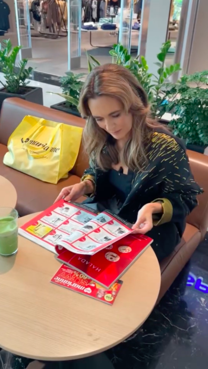 Daniela si už prohlíží kupóny.