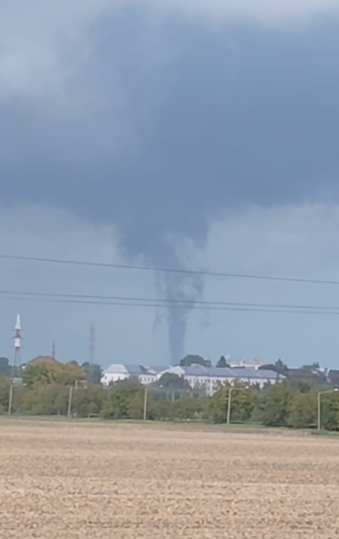 Meteorologové varují, že ani neděle nepřinese klid.
