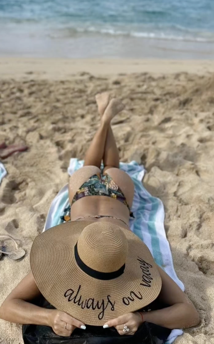 Žije na Tenerife.