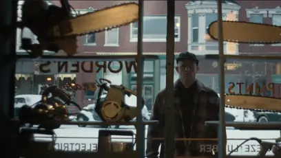 FOTO: Charlie Hunnam jako sériový vrah v sérii Monstrum: Příběh Eda Geina.