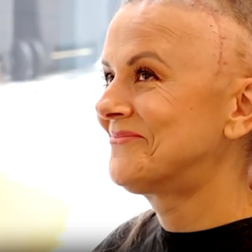 Laďka Něrgešová si před chemoterapií nechala oholit hlavu.