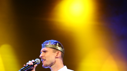 FOTO: Ondřej Bábor zazpíval publiku.