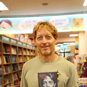 Karel Janeček a jeho nová kniha. 