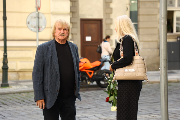 Mezi prvními hosty se ve strašnickém krematoriu objevil Karel Vágner.