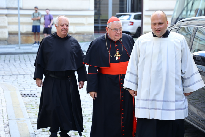 Zádušní mši celebroval kardinál Dominik Duka