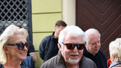 FOTO: Zpěvák Milan Drobný měl vidět přístroj na měření srdce.