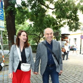 Na projekci prvního dílu seriálu Milionáři přišel Miroslav Táborský v doprovodu své ženy Kateřiny.