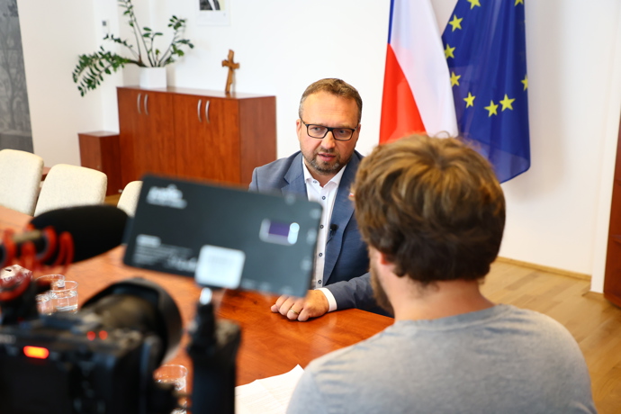 Marian Jurečka během natáčení rozhovoru.