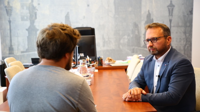 FOTO: Marian Jurečka během rozhovoru s redaktorem eXtra.cz.