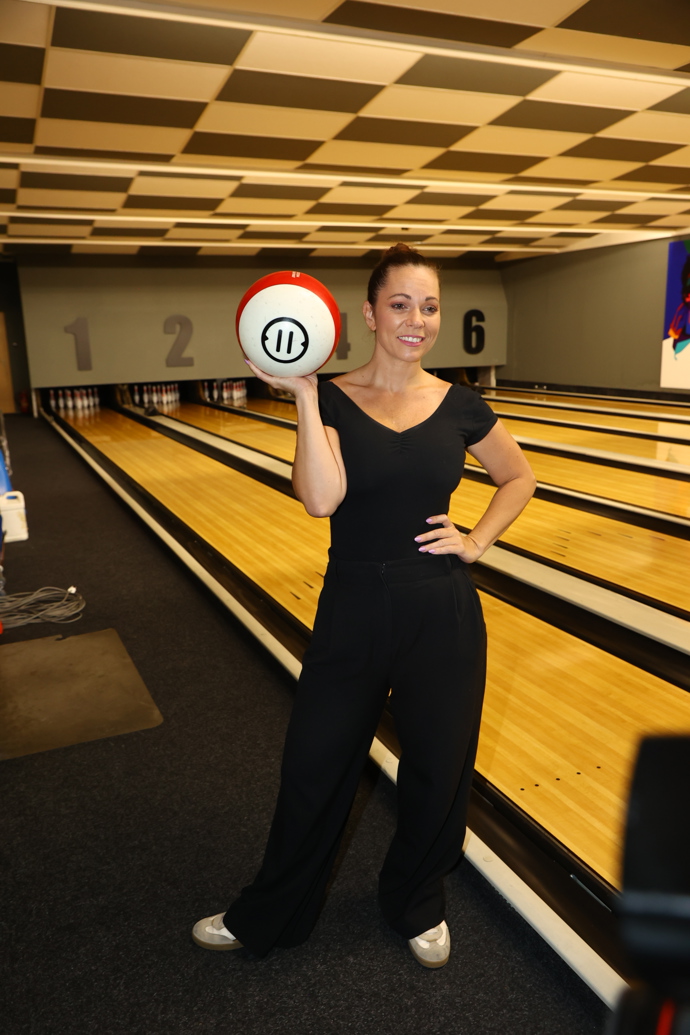Zpěvačka Michaela Nosková si zahrála bowling.