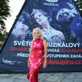 Veronika Žilková vynesla krásné šaty.