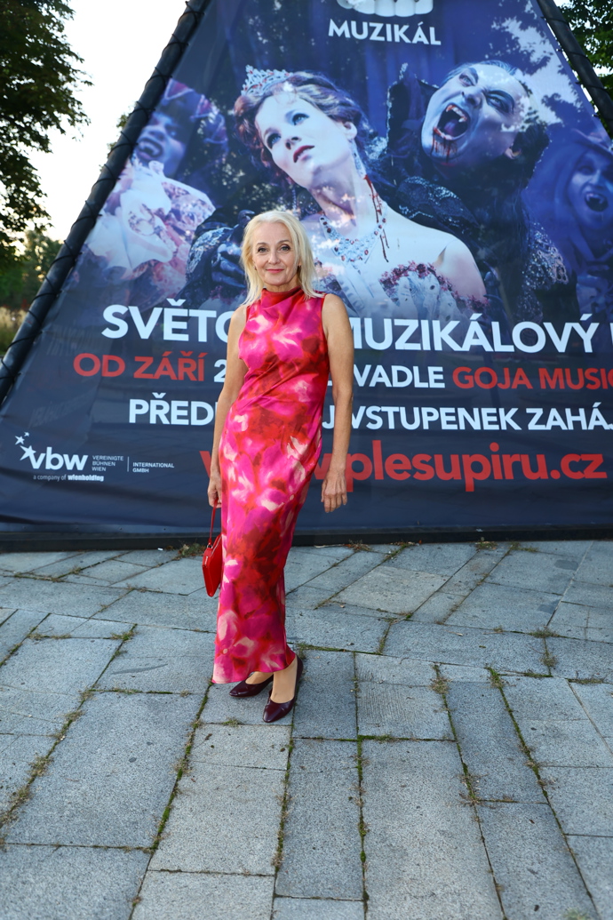 Veronika Žilková vynesla krásné šaty.