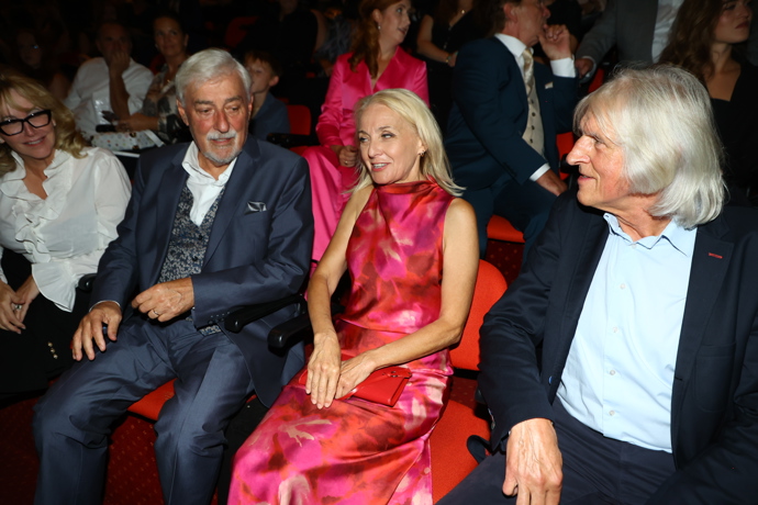 Veronika Žilková seděla vedle svého partnera.