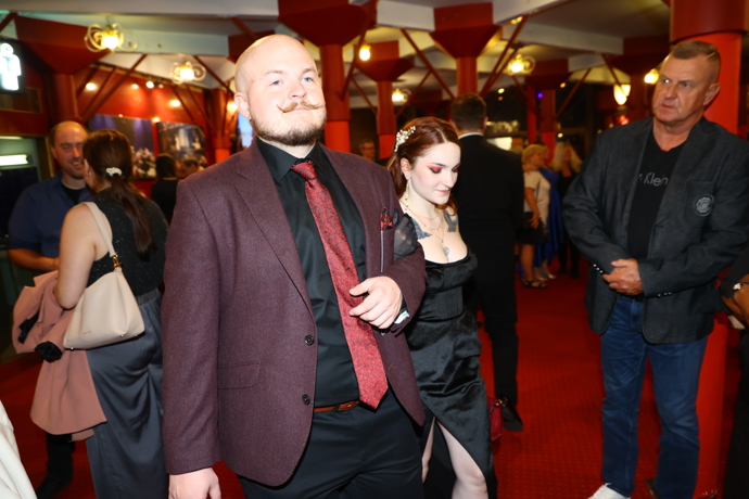 Artur Štaidl přišel na premiéru muzikálu Ples upírů s doprovodem.
