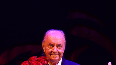 FOTO: František Janeček obdržel puget růží.