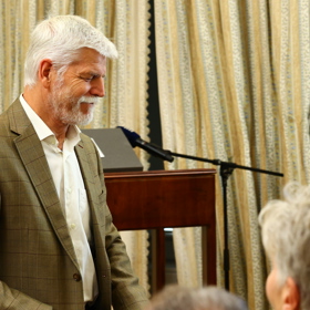 Petr Pavel u odhalení dopisu Tomáše Garrigue Masaryka.