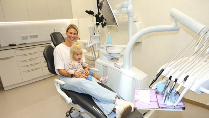 FOTO: Andrea s dcerou navštívili zubní kliniku.