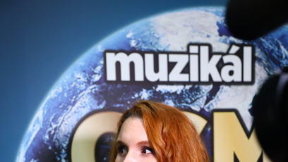 FOTO: Denisa Nesvačilová předvedla plný dekolt.