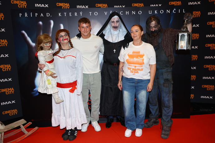 Osobnosti na premiéře filmu V zajetí démonů 4.