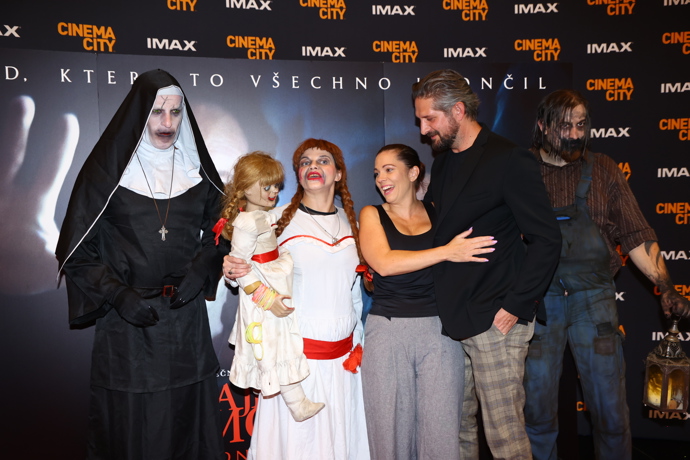 Osobnosti na premiéře filmu V zajetí démonů 4.