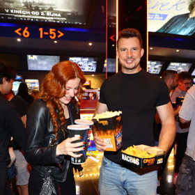 Kateřina Bláhová při Karlu Kašákovi stojí od začátku kauzy.