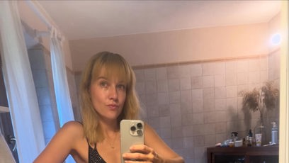 FOTO: Z brunetky je sexy blondýna.